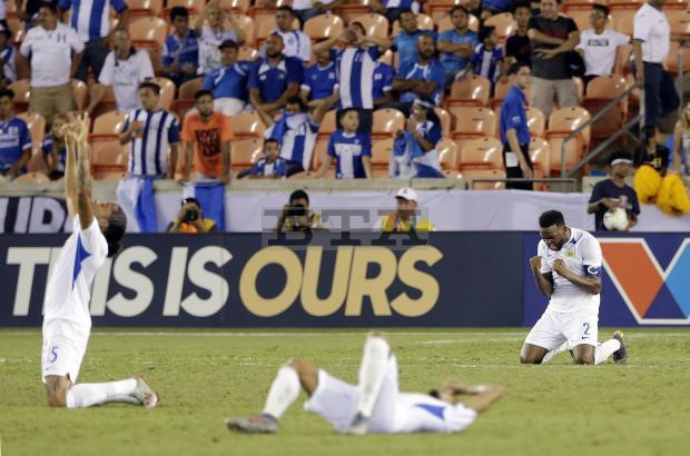 tuyen curacao xuat sac ha guc doi tung 3 lan tham du world cup