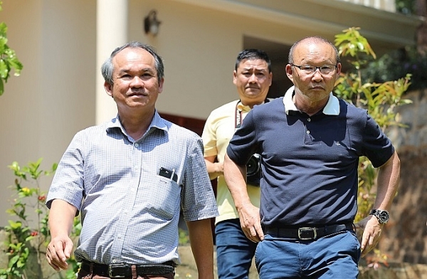 Bầu Đức nói gì khi được mời lại mái nhà VFF? bau duc noi gi khi duoc moi lai mai nha vff