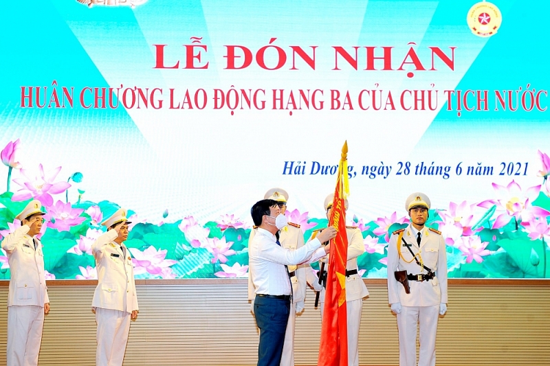 Chủ tịch nước tặng Huân chương Lao động hạng ba cho Công an tỉnh Hải Dương