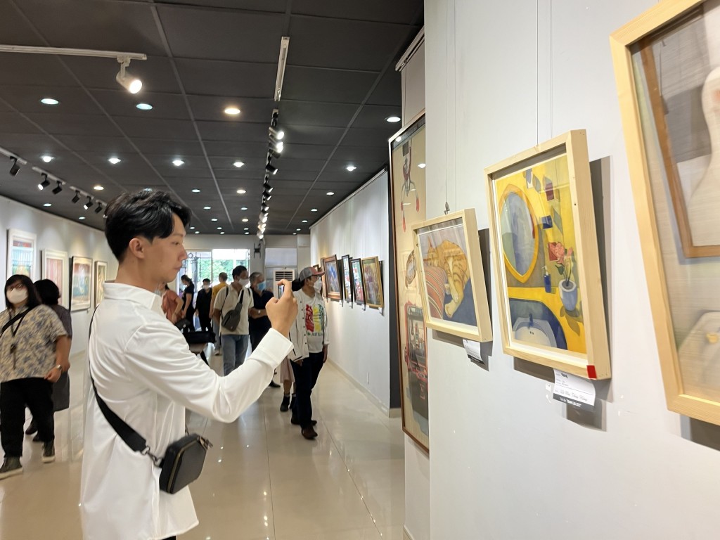 Độc đáo với triển lãm tranh lụa tại TP Hồ Chí Minh