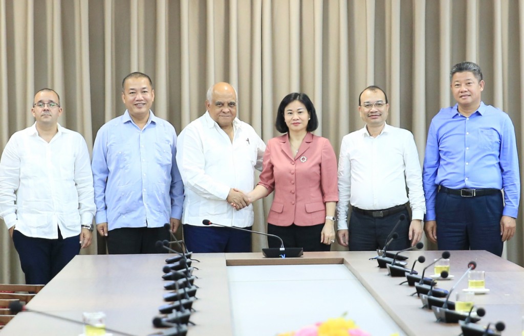 Hà Nội gửi tặng La Habana 2.000 tấn gạo hỗ trợ công tác an sinh xã hội