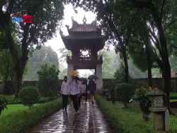 Sĩ tử tới Văn Miếu - Quốc Tử Giám dâng hương trước kỳ thi quan trọng