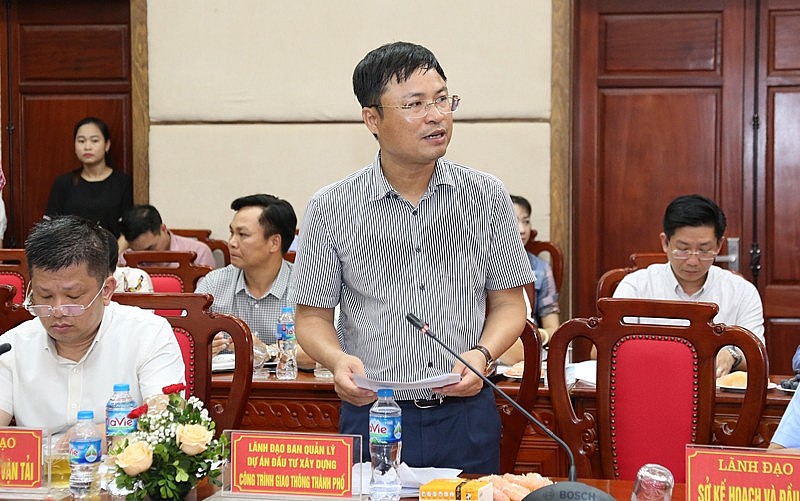 Giám đốc Ban quản lý dự án đầu tư xây dựng công trình giao thông thành phố Hà Nội Nguyễn Chí Cường phát biểu tại buổi làm việc.
