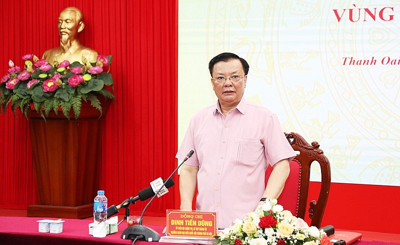 Bí thư Thành ủy Hà Nội Đinh Tiến Dũng phát biểu chỉ đạo,  kết luận buổi làm việc.