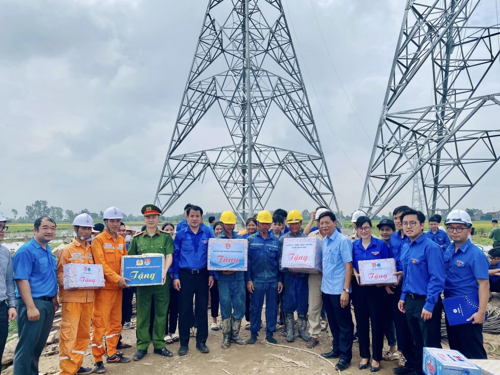 Bí thư T.Ư Đoàn Ngô Văn Cương thăm, động viên thanh niên Hải Dương hỗ trợ dự án đường dây 500kV mạch 3
