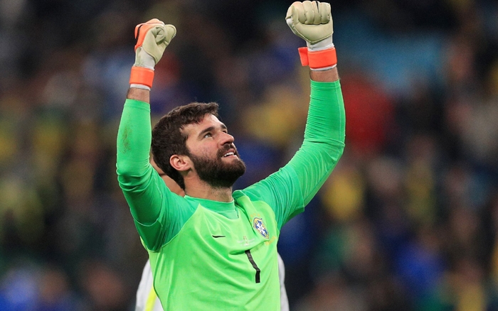 Alisson Becker lập kỷ lục có 1-0-2 trong lịch sử bóng đá