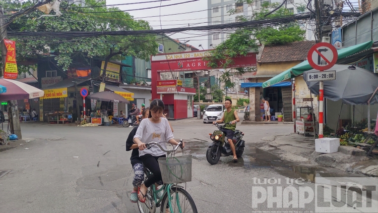 tiem an nguy hiem tu day dien lo lung tren dau nguoi tham gia giao thong