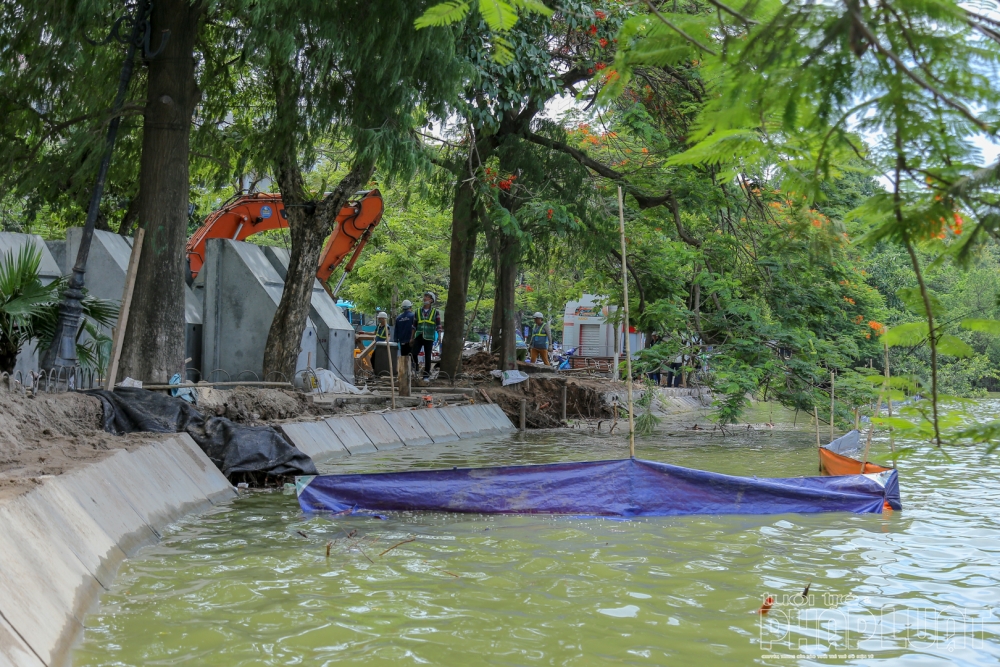 Đẩy nhanh tiến độ thi công chỉnh trang, kè hồ Hoàn Kiếm