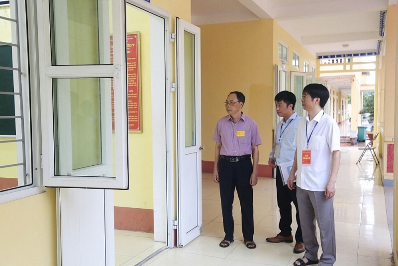 Tổ thanh tra lưu động của Sở GDĐT kiểm tra công tác thi tại điểm thi Trường THPT Kim Thành, Huyện Kim Thành