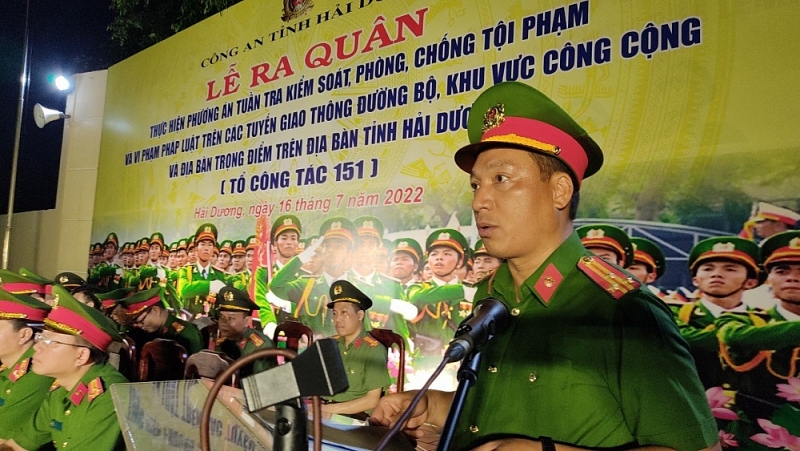 Thượng tá Phạm Chí Hiếu, Phó Giám đốc Công an tỉnh Hải Dương phát lệnh ra quân. Ảnh: Công an Hải Dương