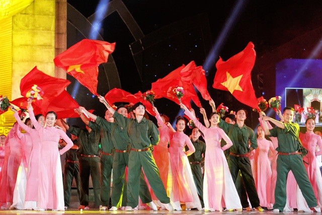 Lắng đọng cảm xúc cầu truyền hình "Khúc tráng ca hòa bình" tri ân các anh hùng liệt sĩ