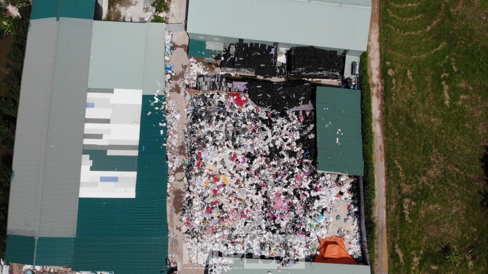 Hải Dương: Cơ sở tập kết phế liệu bất chấp lệnh dừng hoạt động của công an