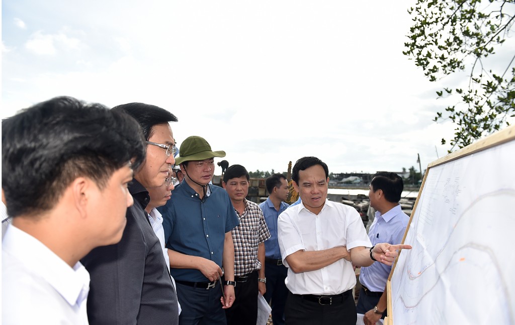 Trước đó, sáng cùng ngày, Phó Thủ tướng Trần Lưu Quang đã dẫn đầu đoàn công tác của Chính phủ khảo sát và làm việc với UBND TP. Cần Thơ về tình hình triển khai một số dự án ODA trên địa bàn Thành phố - Ảnh: VGP/Hải Minh