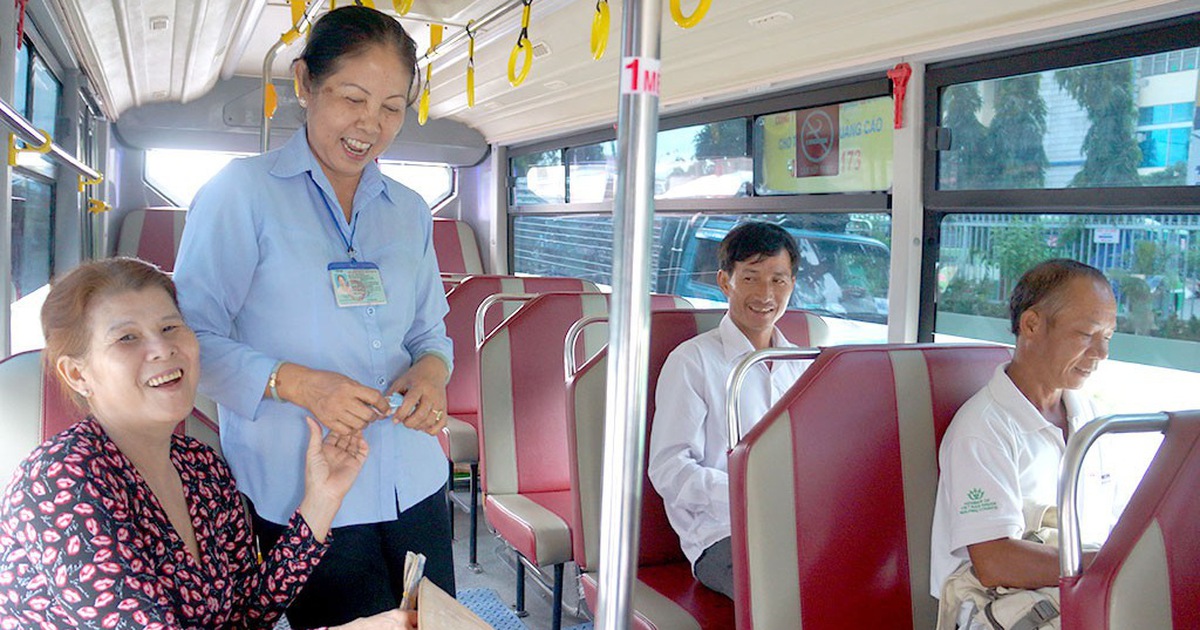 Hà Nội miễn phí xe buýt cho người có công, người cao tuổi