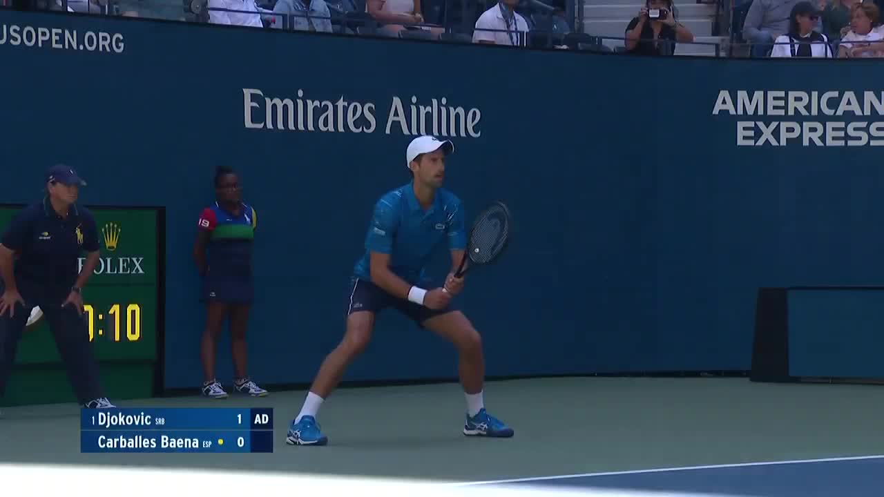 Djokovic - Carballes Baena: Hạt giống số 1 dễ dàng ghi tên vào vòng sau