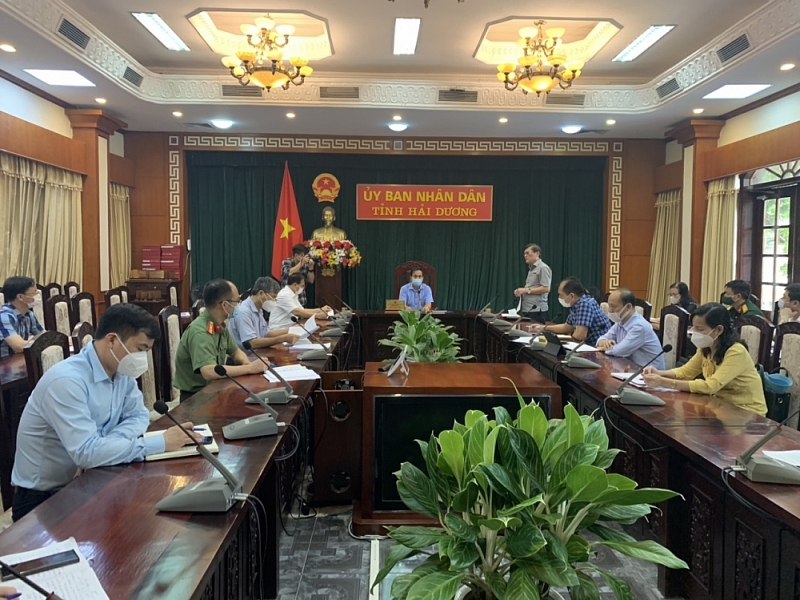  Phó Chủ tịch UBND tỉnh Lưu Văn Bản chủ trì cuộc họp bàn với lãnh đạo các cấp, ngành liên quan về một số giải pháp nhằm nâng cao năng lực xét nghiệm và điều trị bệnh nhân Covid-19