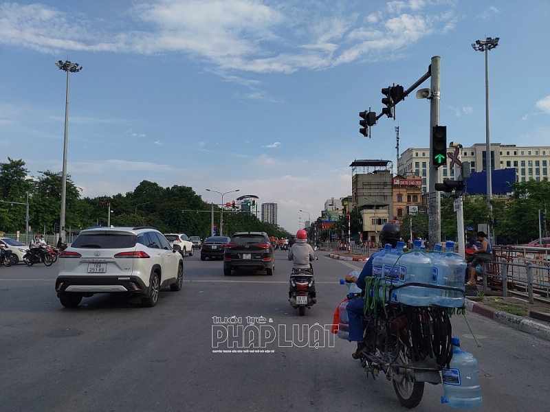 Nhiều người dân vẫn ra đường dù Hà Nội đang giãn cách đợt 3