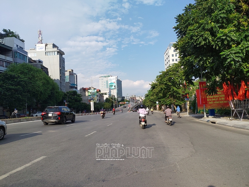 Nhiều người dân vẫn ra đường dù Hà Nội đang giãn cách đợt 3