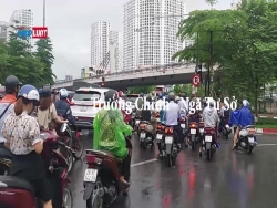 Hà Nội: Đang cao điểm giãn cách xã hội, người ra đường vẫn tấp nập