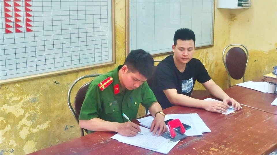 Công an huyện Kim Thành giải cứu, đưa đối tượng bị truy nã từ nước ngoài về đầu thú