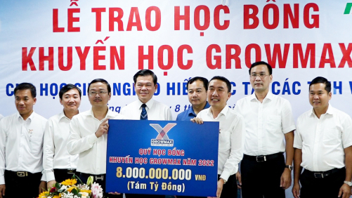 GrowMax và báo Nông nghiệp Việt Nam tiếp bước trẻ em nghèo trên hành trình đi tìm tri thức