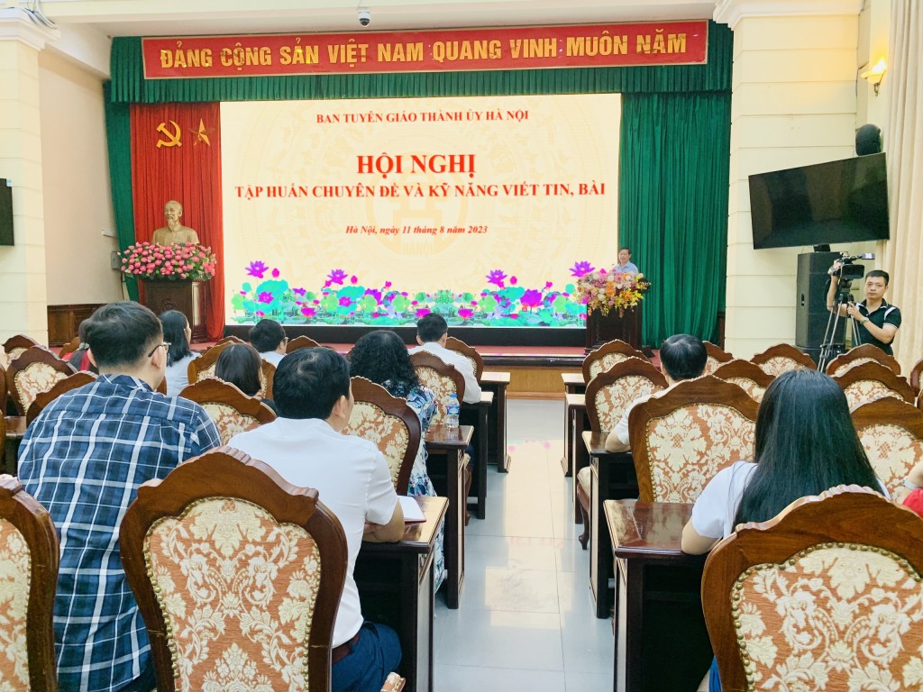 Tuyên truyền hai nghị quyết quan trọng của Thành ủy cho cán bộ tuyên giáo