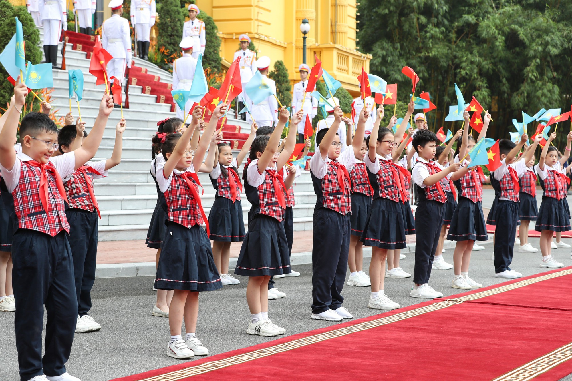 Chủ tịch nước Võ Văn Thưởng chủ trì lễ đón chính thức Tổng thống Cộng hòa Kazakhstan