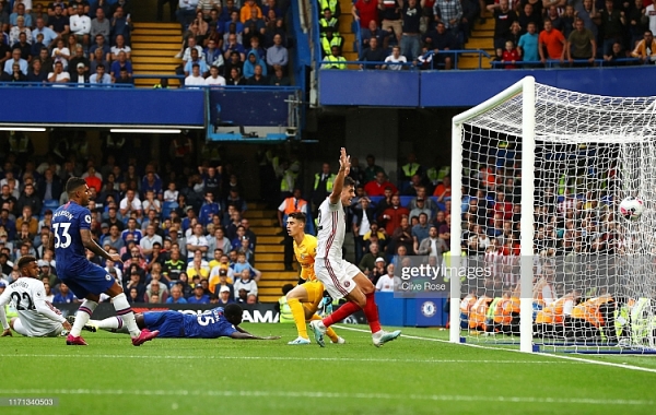 chelsea 2 2 sheffield united cong lam thu pha the blue chim sau khung hoang