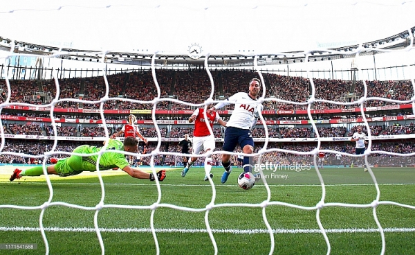 arsenal 2 2 tottenham hap dan kich tinh 4 ban dang cap