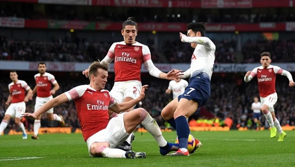 arsenal 2 2 tottenham hap dan kich tinh 4 ban dang cap