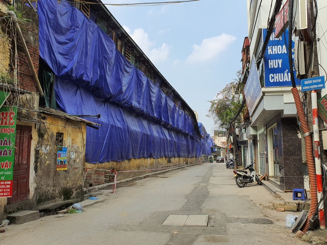 hang quan dong cua sang nhuong dan quanh cong ty rang dong thi nhau ban nha