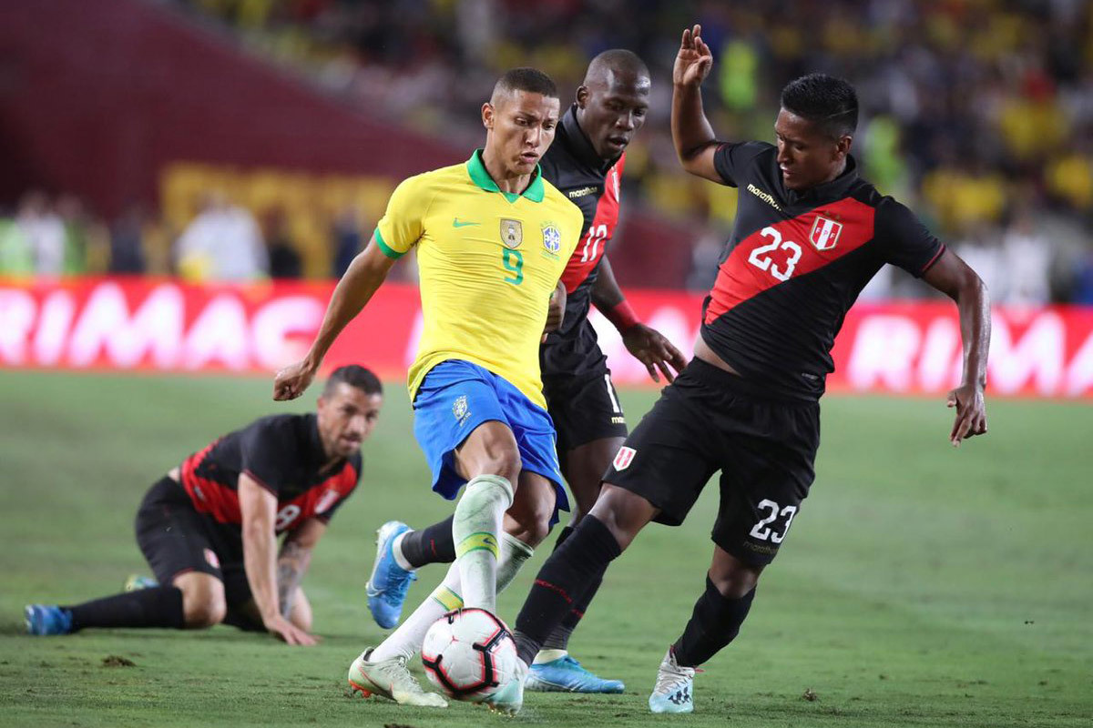 neymar du bi brazil thua be bang peru