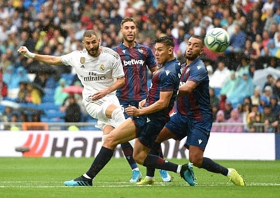 real madrid 3 2 levante benzema toa sang ken ken trang hut chet nhung phut cuoi