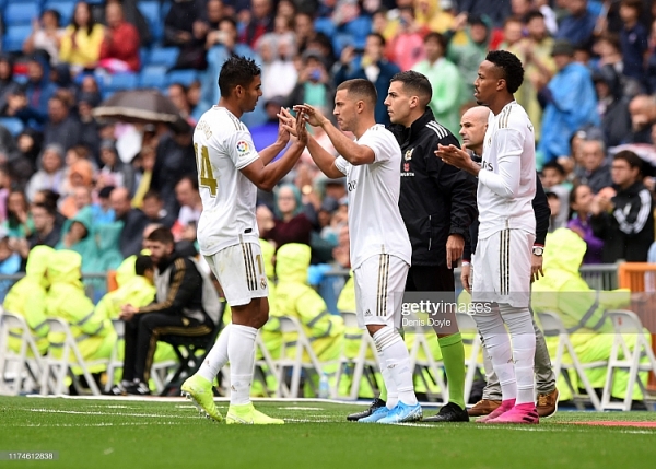 real madrid 3 2 levante benzema toa sang ken ken trang hut chet nhung phut cuoi