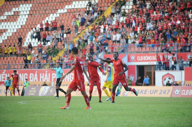 gianh 1 diem truoc clb hai phong clb khanh hoa chua thoat hiem