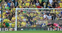 Norwich 3-2 Man City: Hàng thủ tệ hại, nhà đường kim vô địch "ngã ngựa"
