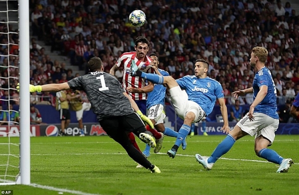 atletico 2 2 juventus danh roi chien thang phut 90