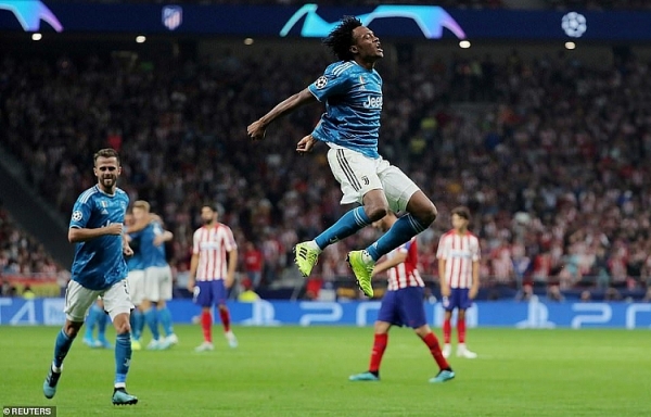 atletico 2 2 juventus danh roi chien thang phut 90