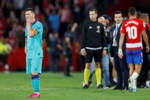 Granada 2-0 Barcelona: Khủng hoảng trầm trọng