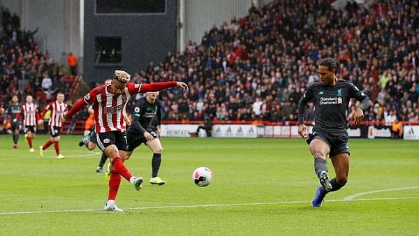 Thủ môn của Sheffield Utd mắc sai lầm "biếu không" chiến thắng cho Liverpool thu mon cua sheffield utd mac sai lam bieu khong chien thang cho liverpool