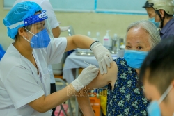 "Dịch bệnh phức tạp và nguy hiểm lắm, được tiêm vaccine là mừng rồi"