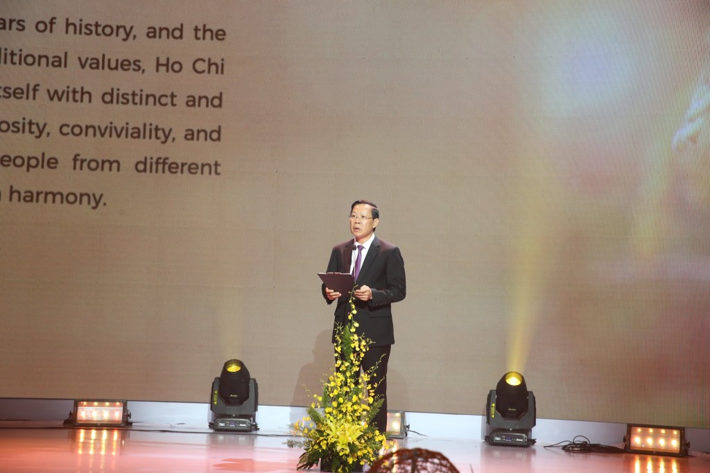 ông Phan Văn Mãi, Chủ tịch UBND TP Hồ Chí Minh phát biểu tại đêm gala