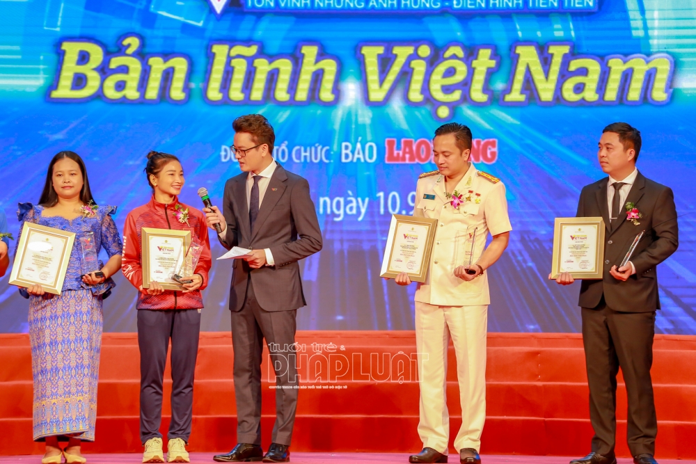 Vinh quang Việt Nam năm 2022: Tôn vinh những tấm gương khát vọng vươn lên, dũng cảm hy sinh