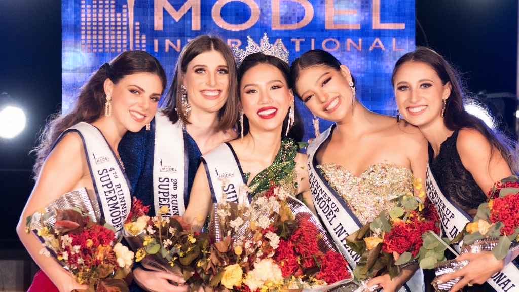 Bùi Quỳnh Hoa xuất sắc đăng quang ngôi vị Quán quân Super Model International 2022