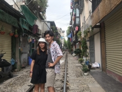 Bài 1: Khách du lịch, người dân ủng hộ đóng cửa xóm café đường tàu