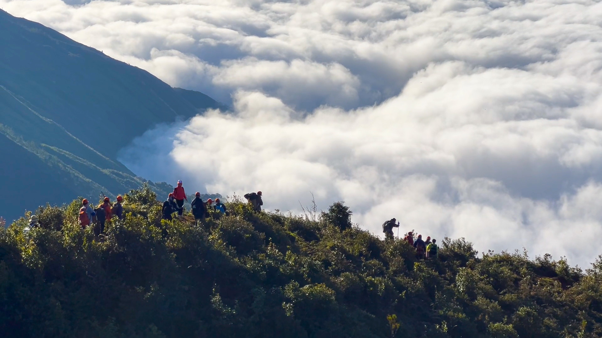 Ấn định thời gian khởi tranh giải leo núi "Bước chân trên mây"