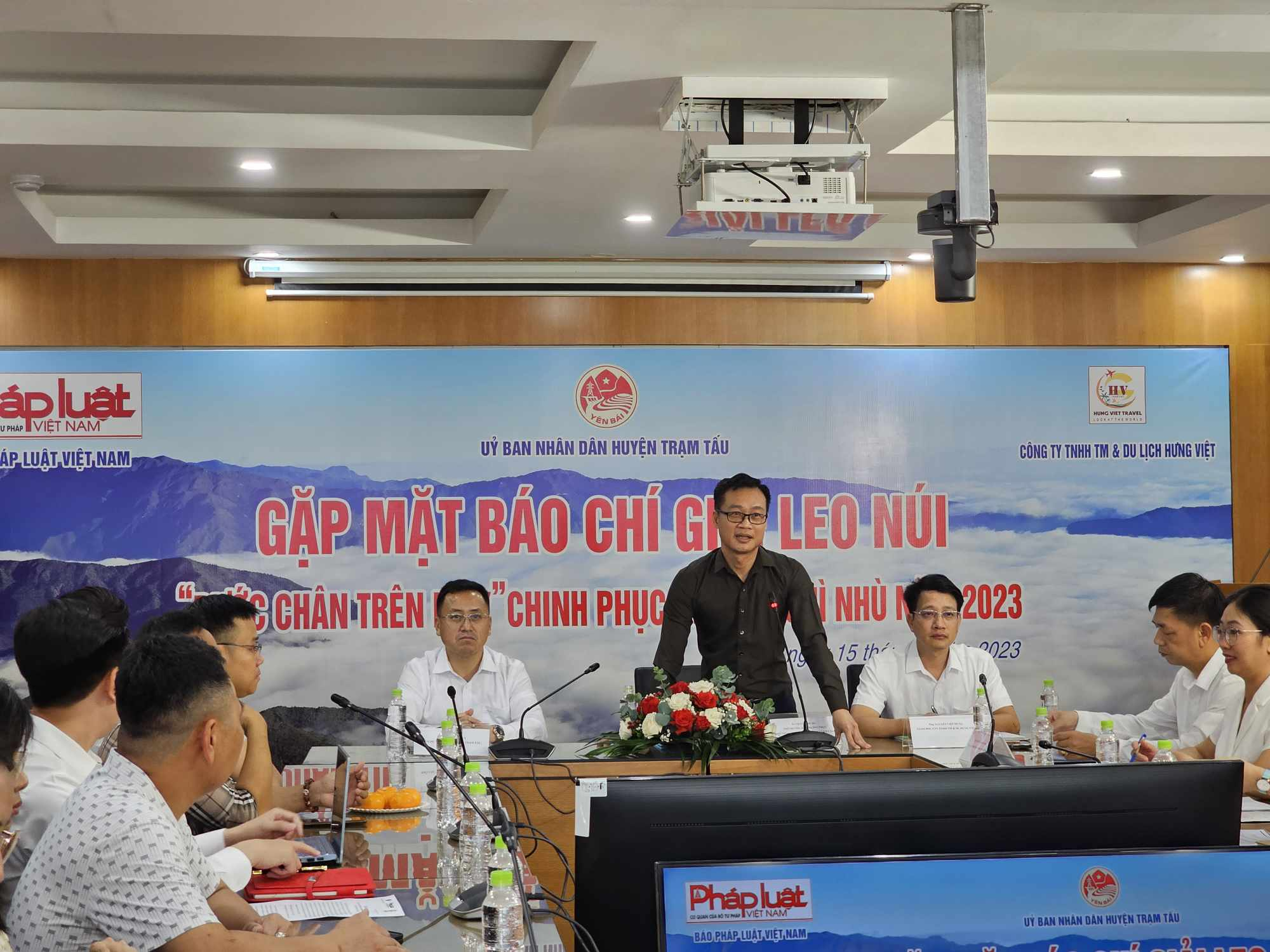 Nhà báo Trần Ngọc Hà, Phó tổng biên tập Báo Pháp luật Việt Nam phát biểu khai mạc buổi gặp mặt các cơ quan báo chí.