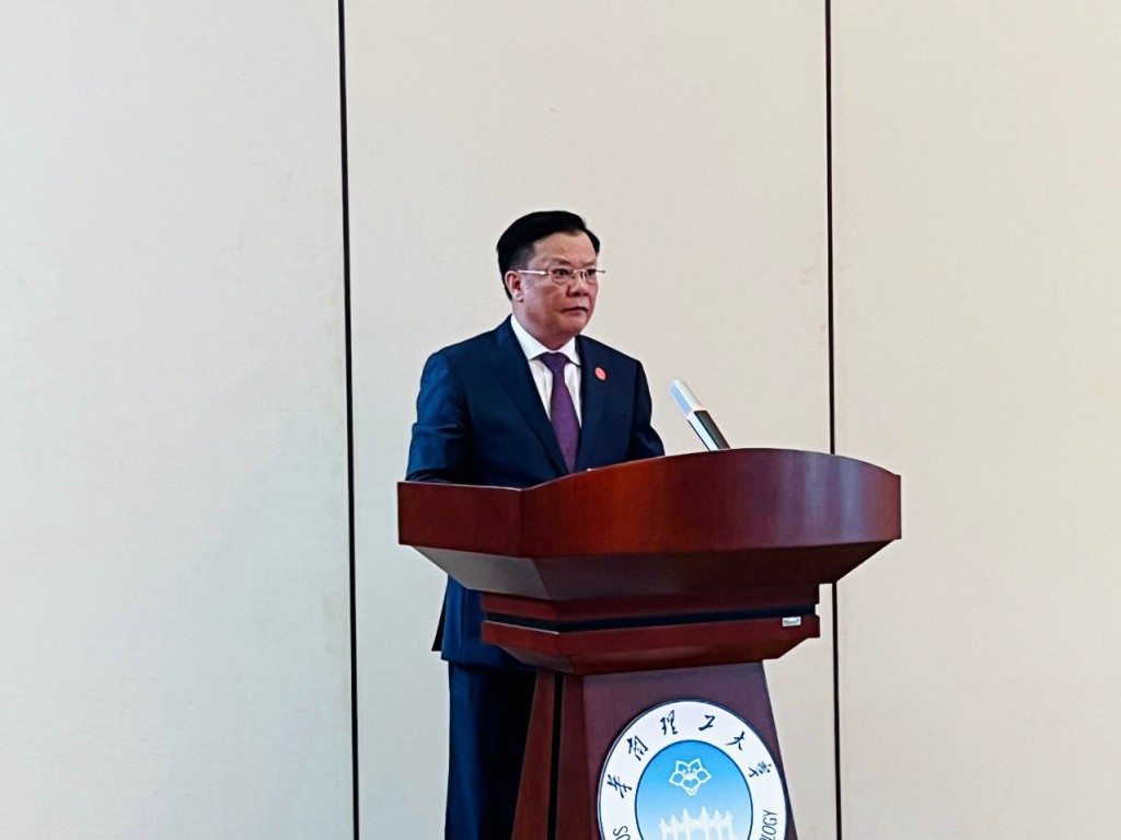 Bí thư Thành ủy Đinh Tiến Dũng dự lễ bế giảng lớp bồi dưỡng cán bộ nguồn tại Quảng Đông (Trung Quốc)
