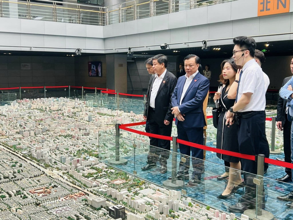 Đoàn đại biểu TP Hà Nội tham quan một số mô hình quản lý, phát triển đô thị Bắc Kinh