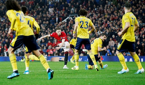 man utd 1 1 arsenal var len tieng bat phan thang bai